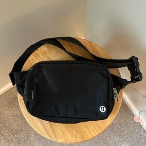Lululemon Everywhere Belt Bag 2L